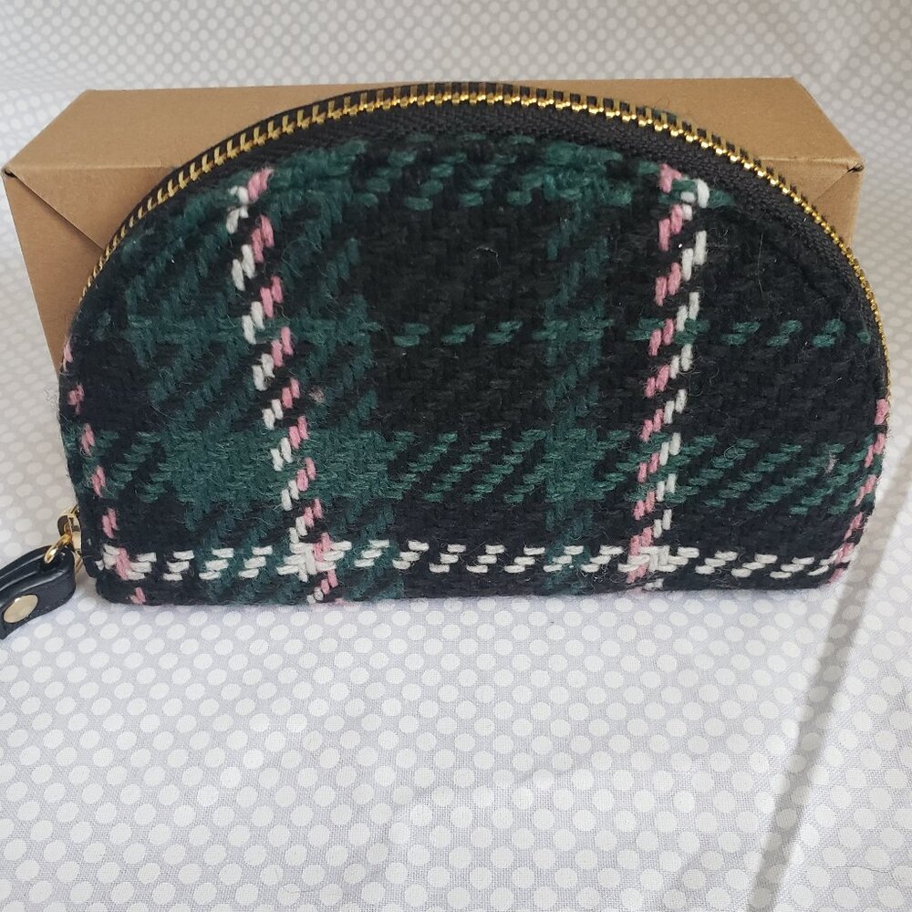 EUC Ann Taylor Plaid Wristlet